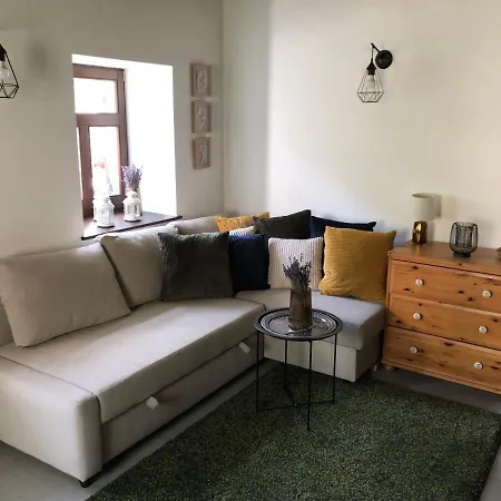 Kistuecsoek Vendeghaz Holiday home Obanya