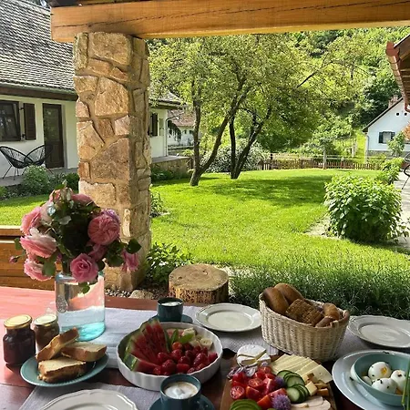 Kistuecsoek Vendeghaz Holiday home Obanya