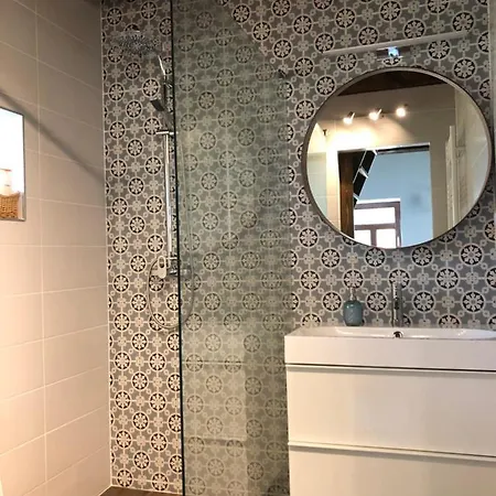 Tuecsoek Vendeghaz Obanya