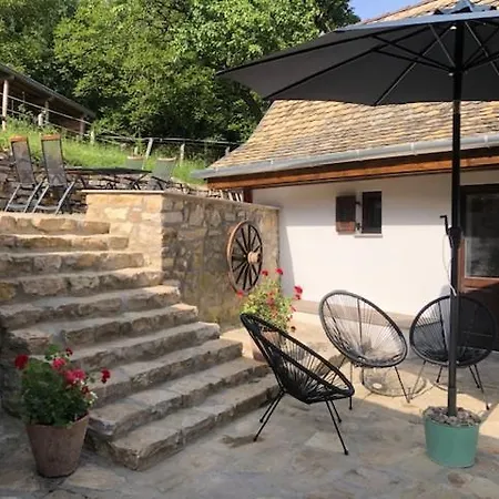 Dom wakacyjny Tuecsoek Vendeghaz *